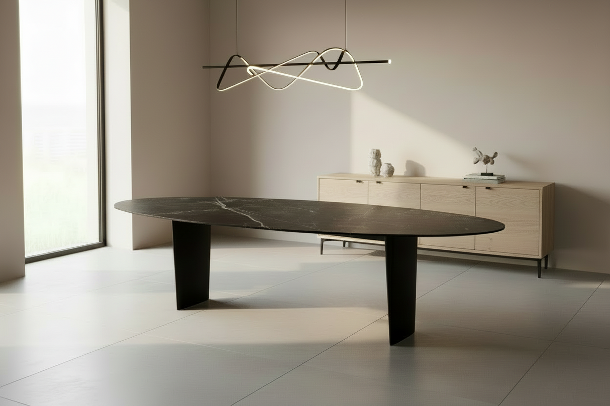 Goliath table céramique ovale marbre mat – vue en situation intérieur contemporain