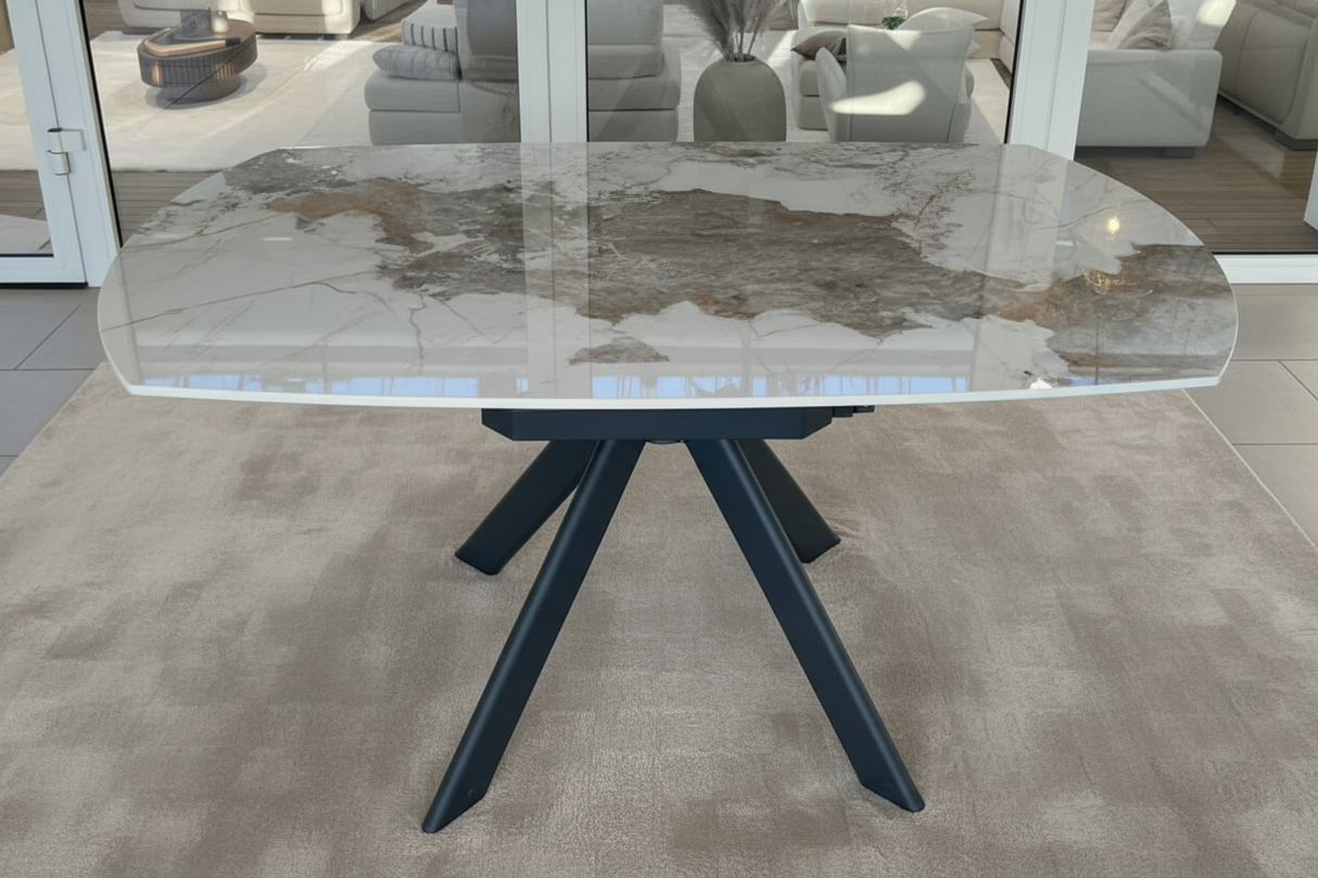Table ronde céramique marbre épurée - tapis beige