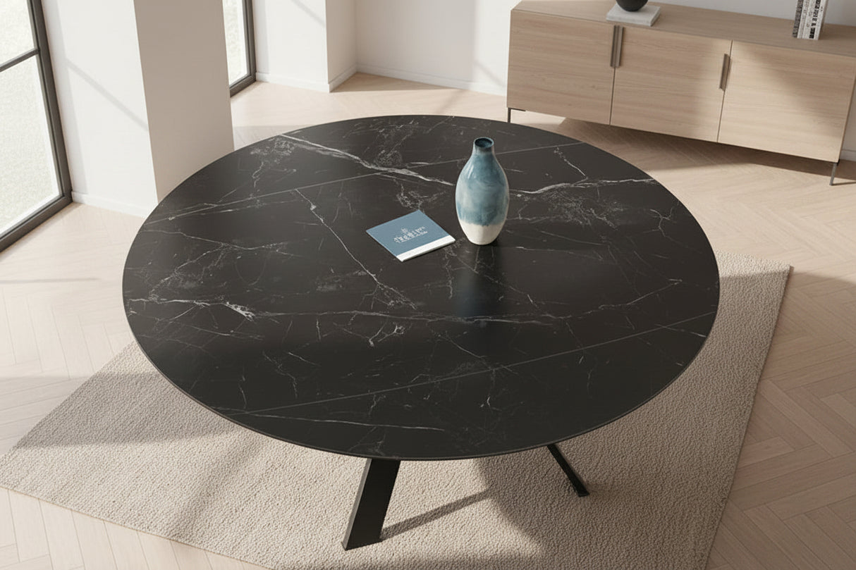 Table Austin Akante céramique marbre Noir Marquina extensible – piétement métal noir, ambiance design