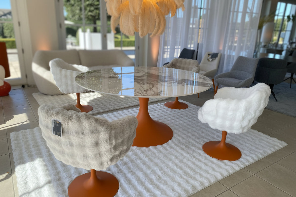 Table Calise en situation - en showroom - pied central tulipe céramique