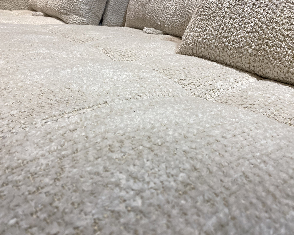 Détail assise - Melania - tissu bouclette blanc toucher doux et raffiné