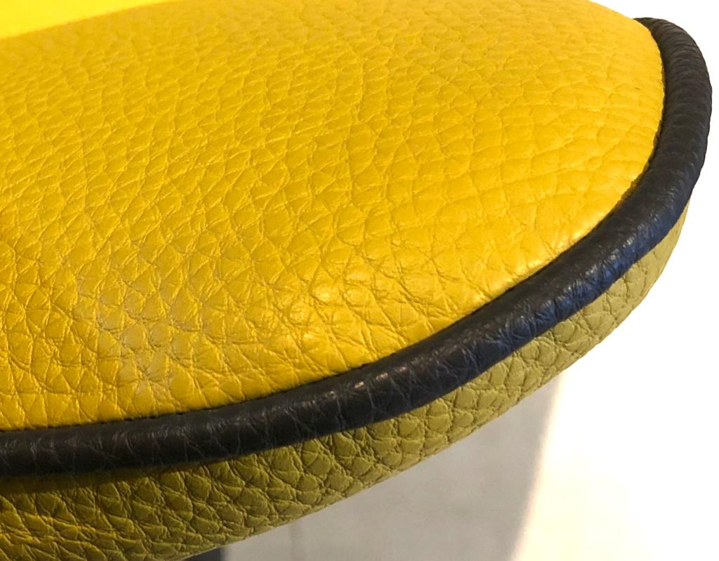 Chaise jaune moutarde pivotante design pieds métal - Holga