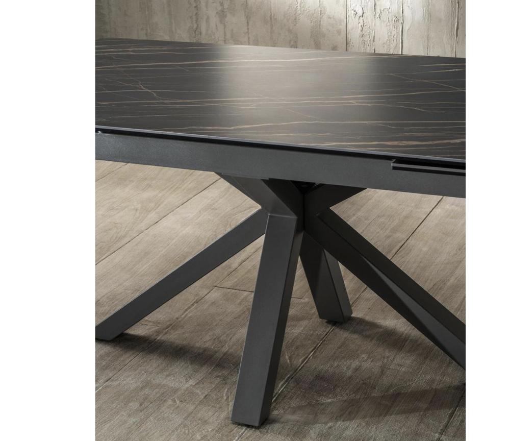 table céramique extensible marbre foncé et pieds métal - Souffle d'intérieur