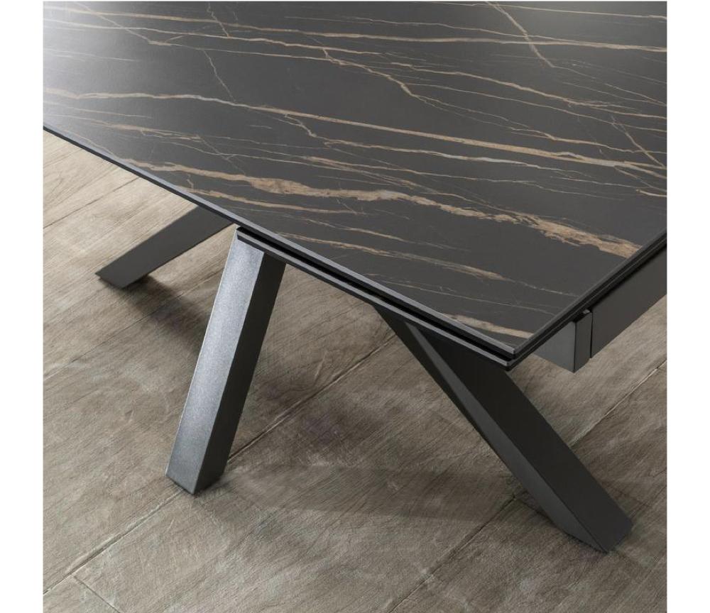 table céramique extensible marbre foncé et pieds métal - Souffle d'intérieur