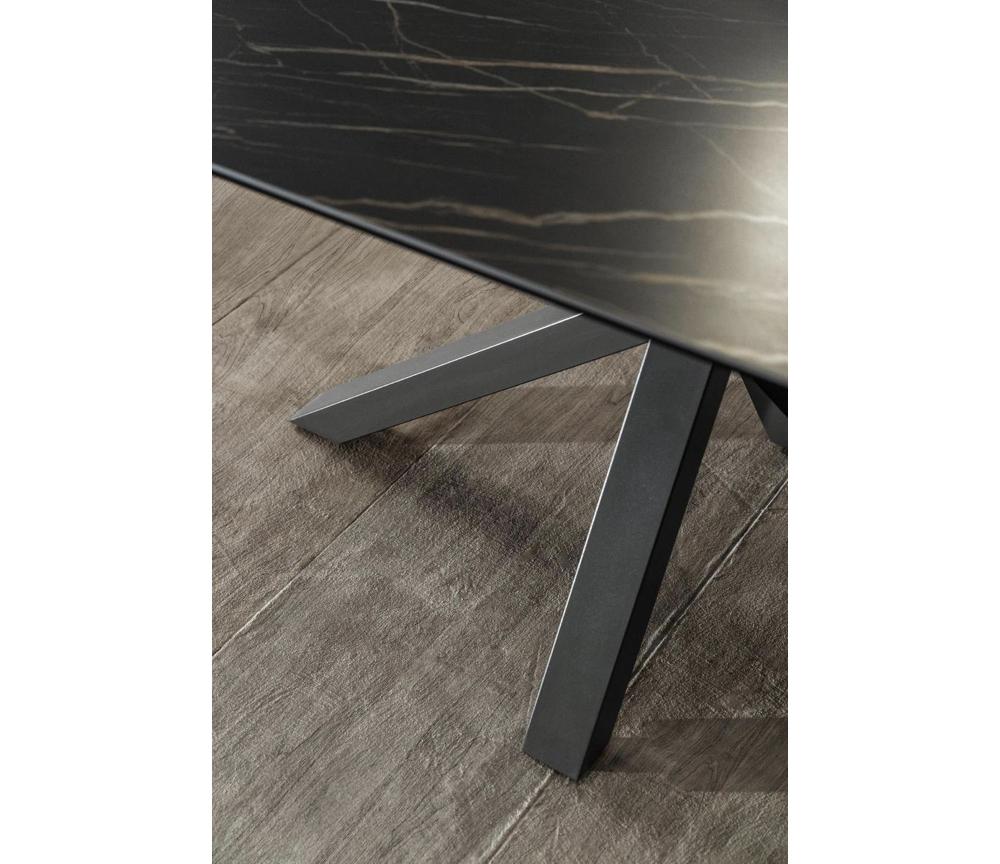 table céramique extensible marbre foncé et pieds métal - Souffle d'intérieur