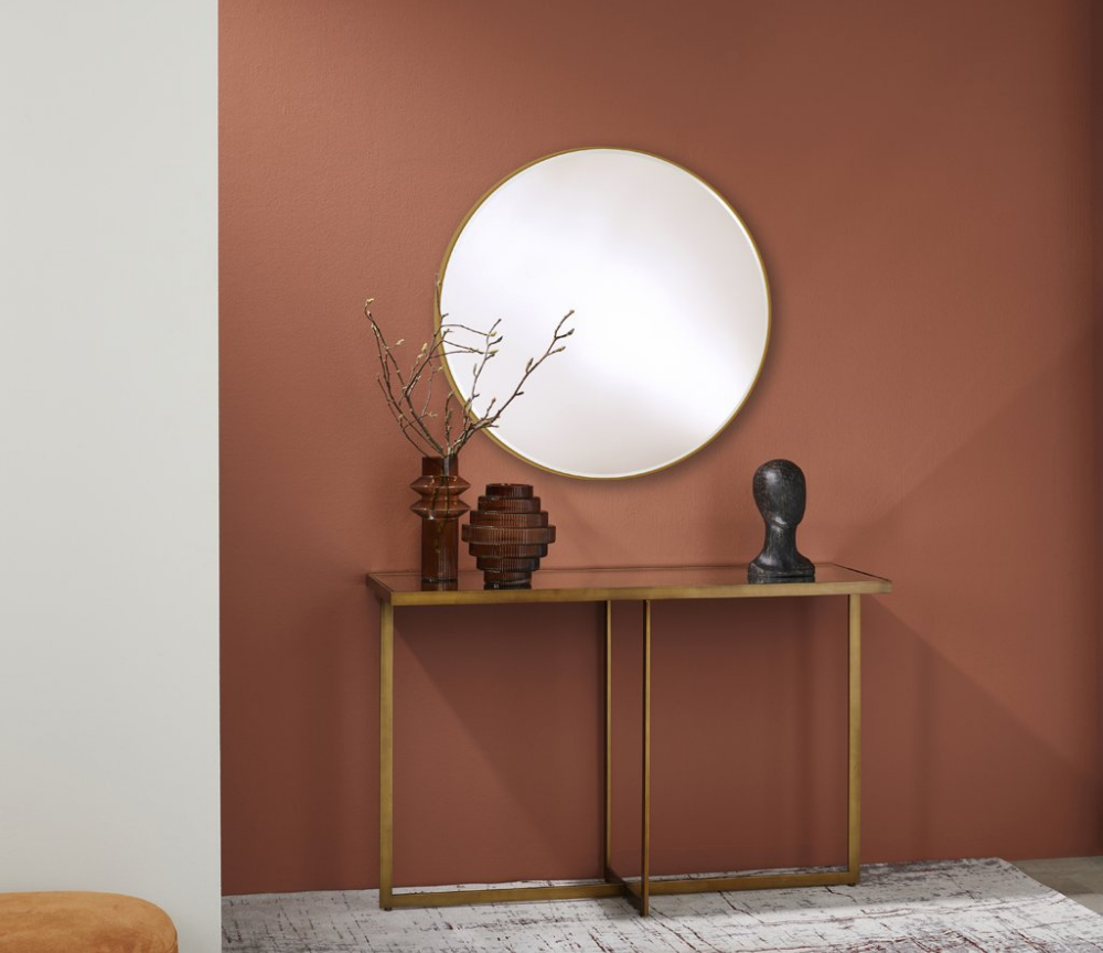 Console d'entrée Sana – vue d’échelle avec vase – verre miroir – pieds métal laiton