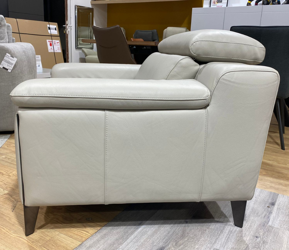 fauteuil relax gris clair en cuir - Souffle d'intérieur