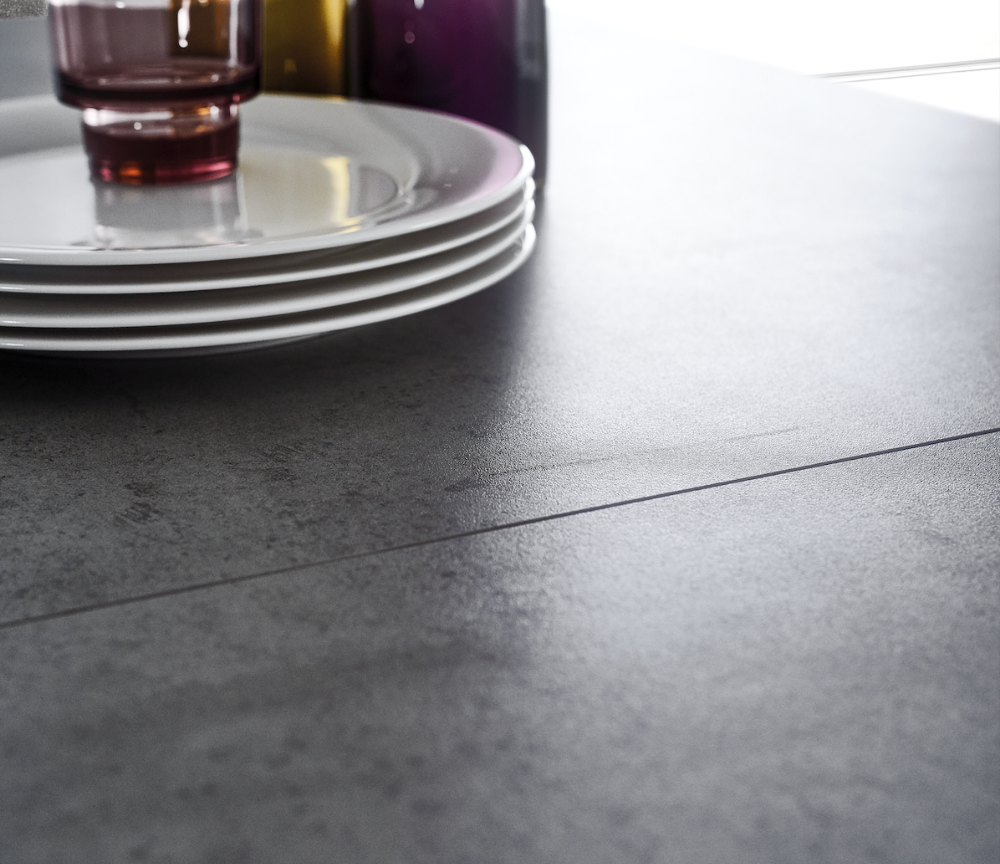 table céramique extensible 12 personnes gris foncé et pieds métal