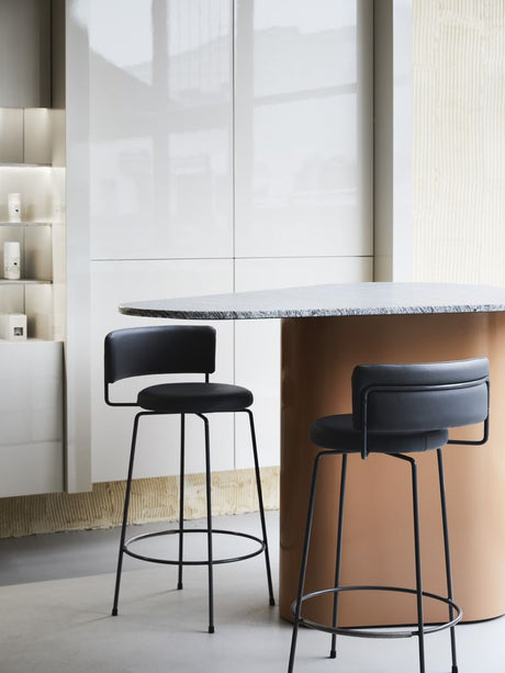 Chaises hautes ou chaises de bar : Quelles différences et comment bien les agencer ?