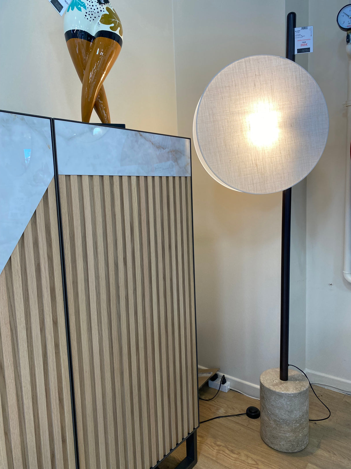 Lampadaire design bois noir et abat jour beige - Milanor