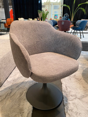 Chaise de repas Calise en situation - en showroom -  tissu 100% polyester