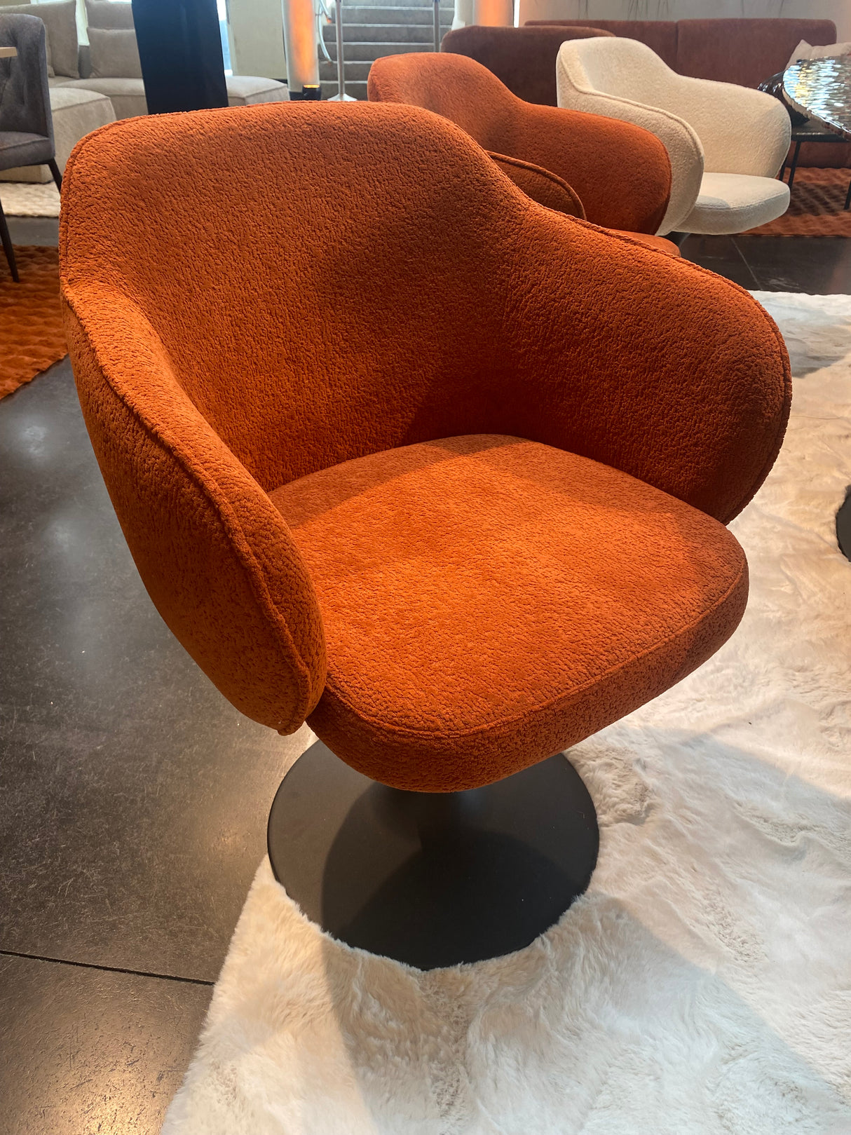 Chaise de repas Calise en situation - en showroom -  tissu 100% polyester