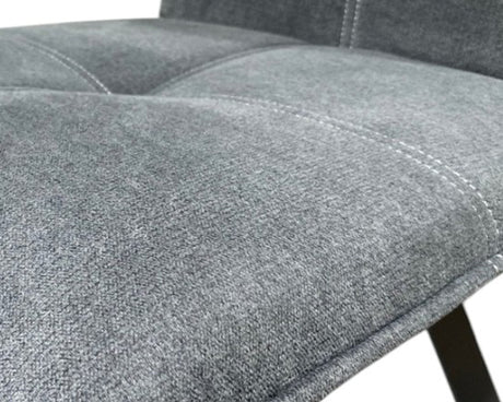 Chaise grise de salle à manger avec pieds en métal noir - Souffle d'intérieur