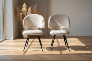 Chaise Cléopâtre tissu bouclé écru pieds métal noir