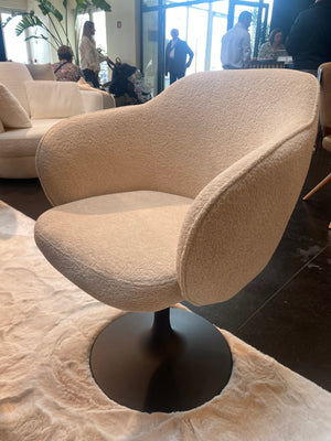 Chaise de repas Calise en situation - en showroom - tissu 100% polyester