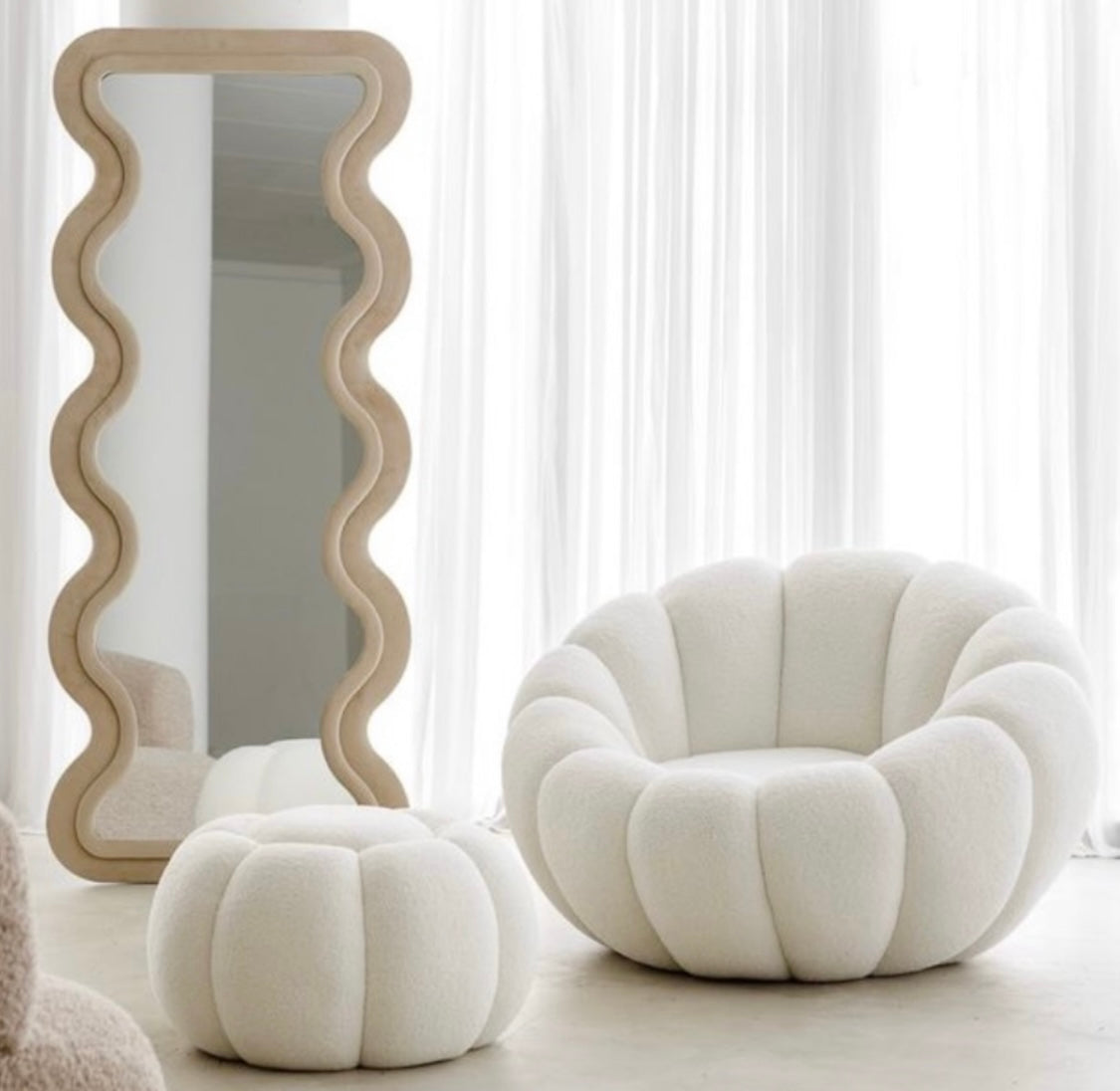 Fauteuil bouclette blanc avec pouf - Cozya