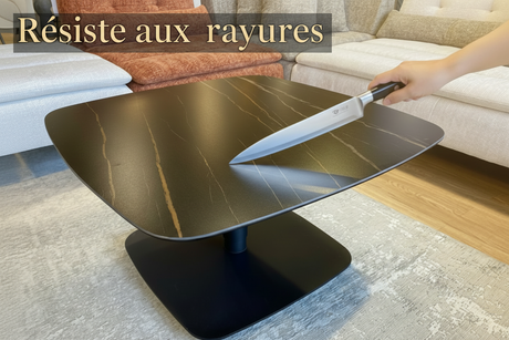 table basse relevable ceramique noir dans un salon