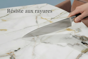 demonstration de la resistance d'une table akante en ceramique extensible