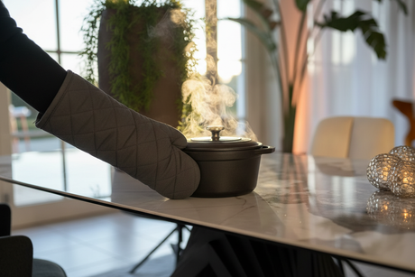 Céramique résistante à la chaleur - gros plan émotionnel casserole chaude