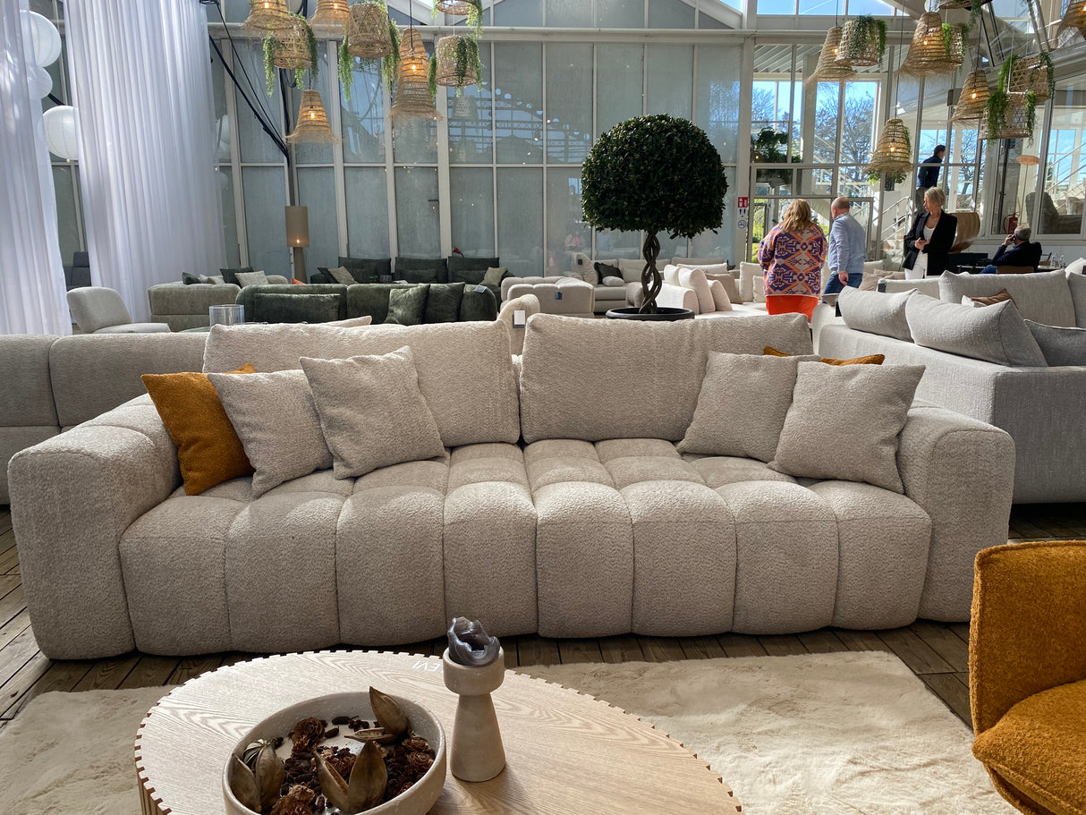 Canapé droit EloÏse - en showroom - tissu bouclette beige 