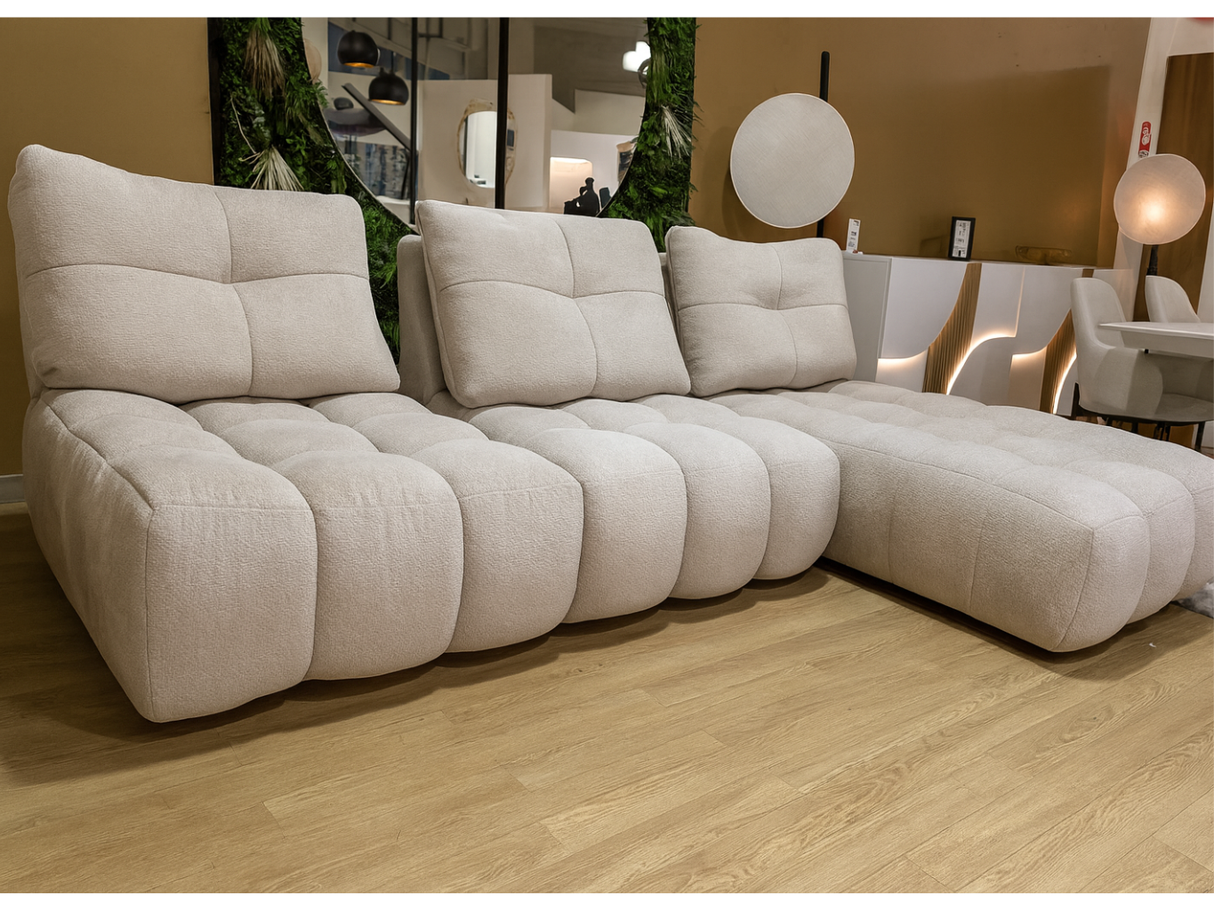 canapé d'angle beige dossiers avance recule dans le magasin de meubles a Yerres Souffle d'intérieur