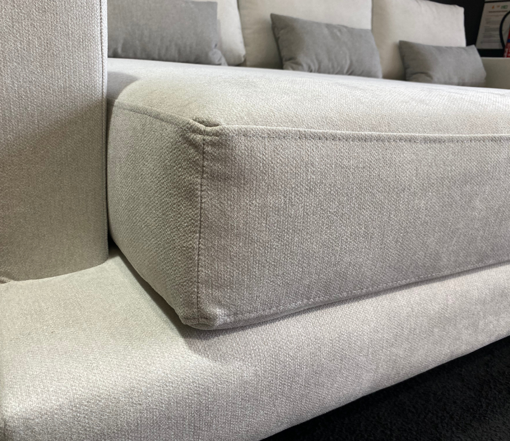 Canapé d'angle gris clair tissu design d'EXPOSITION avec méridienne - Vitto