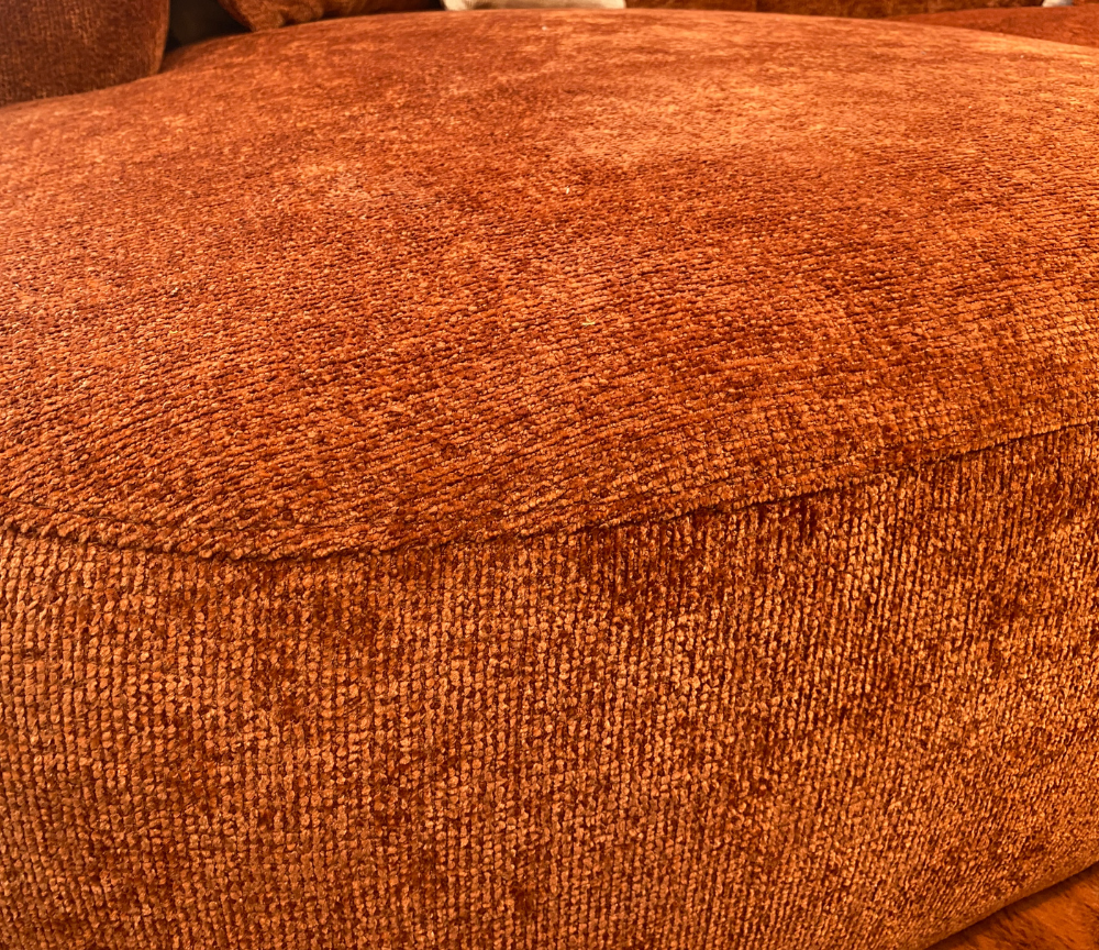 Petit Canapé d'angle terracotta brique en tissu design contemporain haut de gamme pour petit espace- Souffle d'intérieur