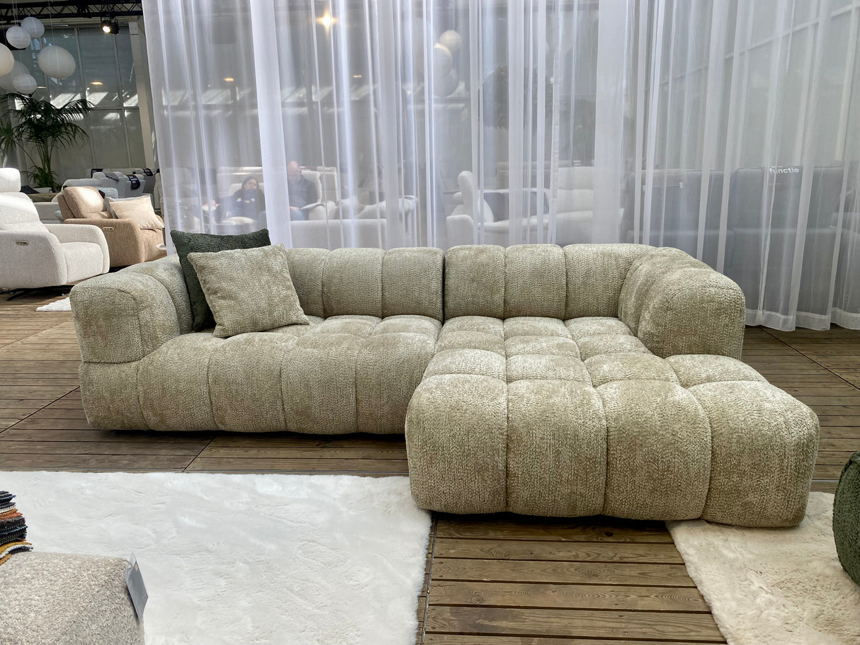 Canapé d’angle vert arrondi matelassé Vida – design sculptural et confort premium signé Souffle d’Intérieur