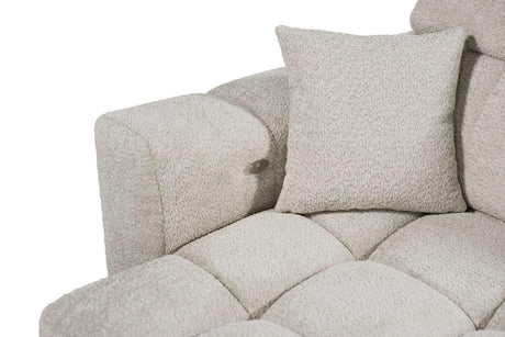 Canapé Féline – détail de l'accoudoir, du coussin déco et des assises en tissu bouclette
