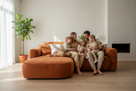 canape meridienne vue de face  avec une famille - confortluxe