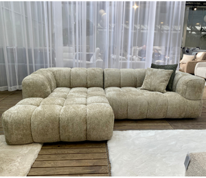 Mise en ambiance du canapé Vida vert arrondi dans un salon contemporain – design naturel et chic Souffle d’Intérieur