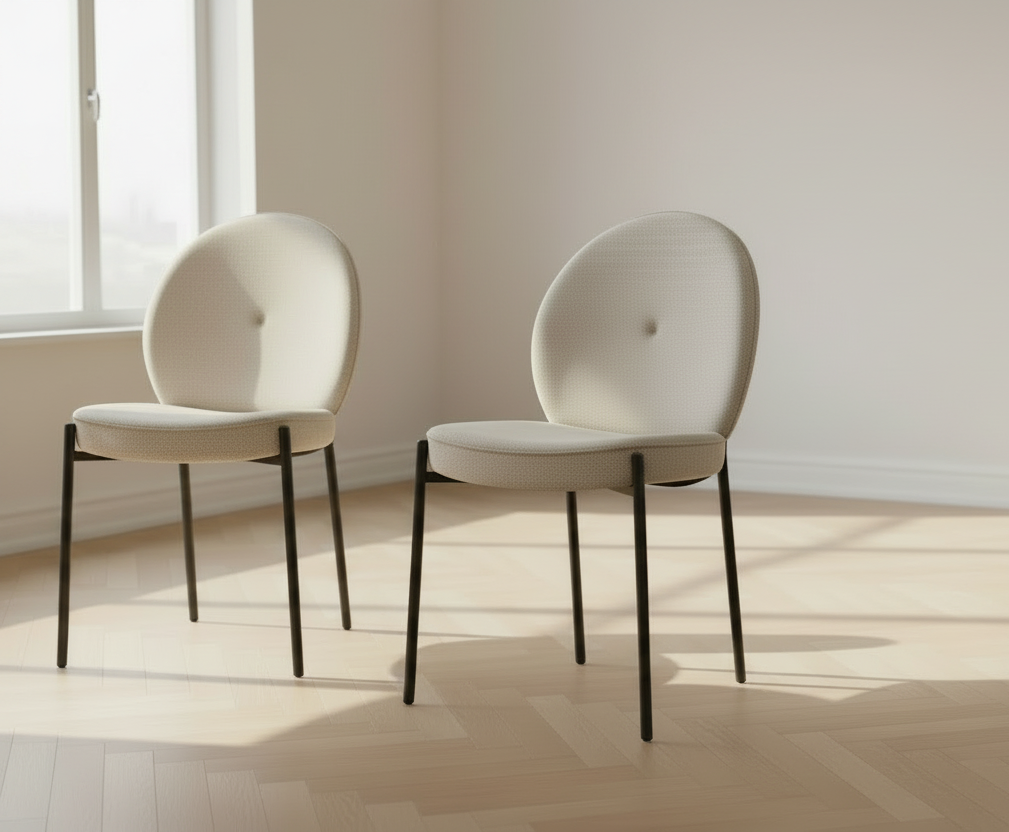 Chaise Cardiff Akante tissu blanc cassé pieds métal