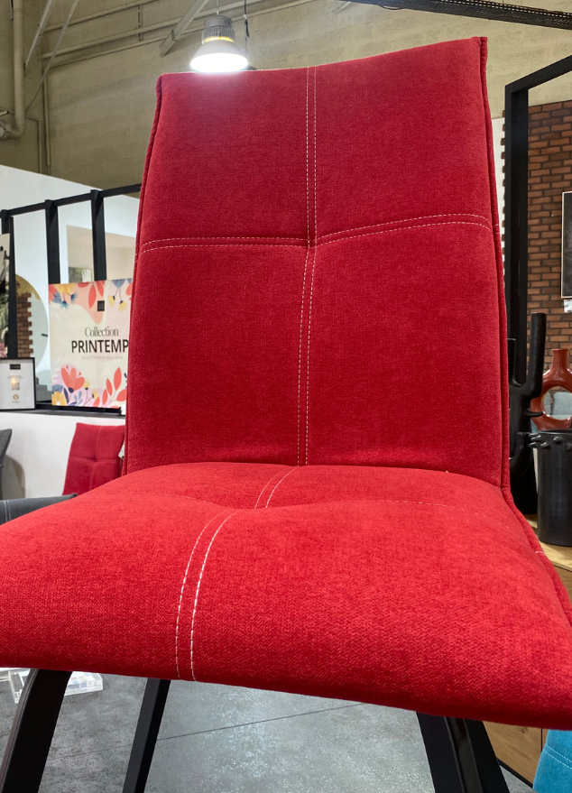 Chaise confortable rouge design en tissu - Veronica
