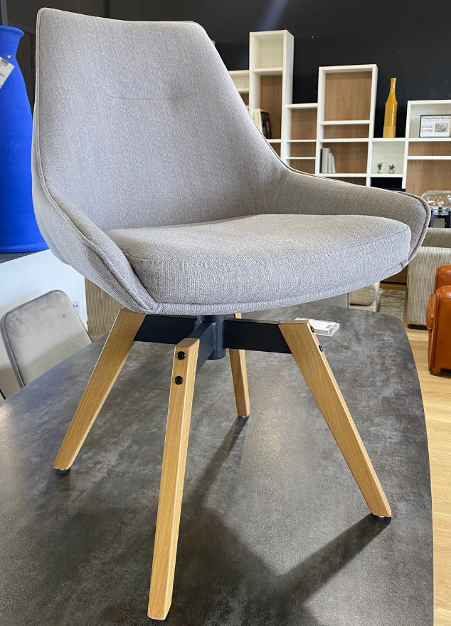 Chaise scandinave en tissu gris et bois de chêne | Hellin