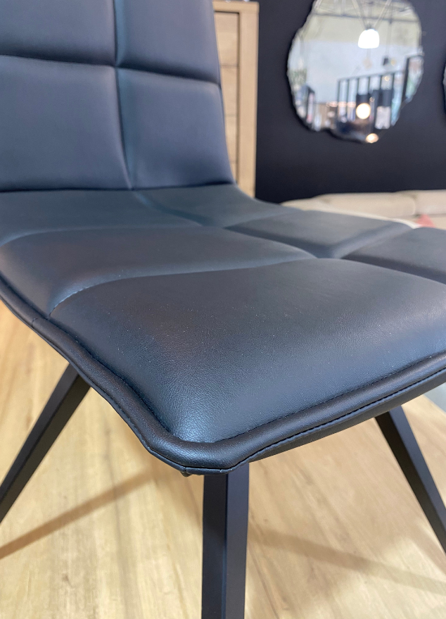 Chaise simili cuir noir design pivotante pieds métal contemporain - Orelie