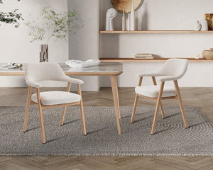 Chaise salle à manger Corail – vue d’échelle avec table – tissu beige