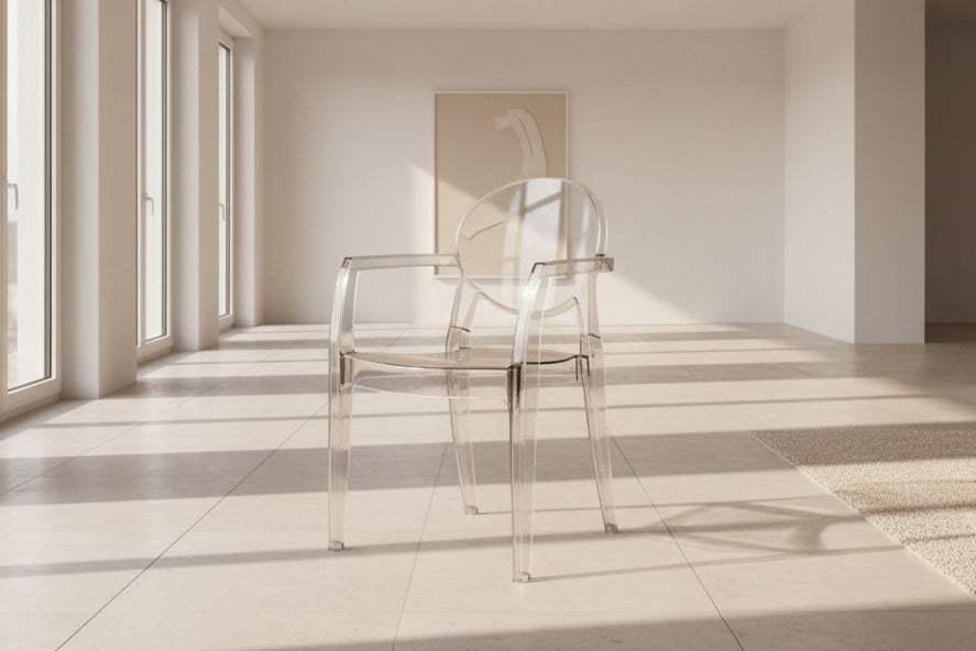 chaise transparente avec accoudoirs