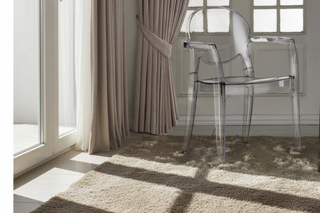 Chaise transparente Angelina – vue 3/4 – structure polycarbonate