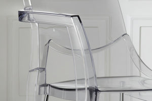 Détail chaise transparente – Angelina – structure polycarbonate