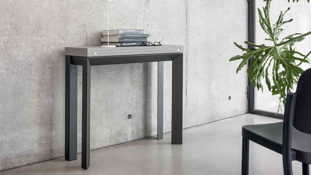 Console extensible Domino fermée, 30 cm de profondeur, plateau mélamine gris et structure métal noir