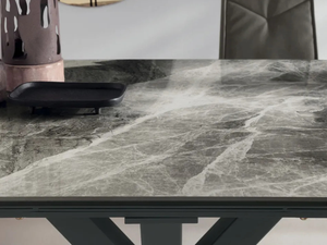 zoom detail du plateau ceramique marbre