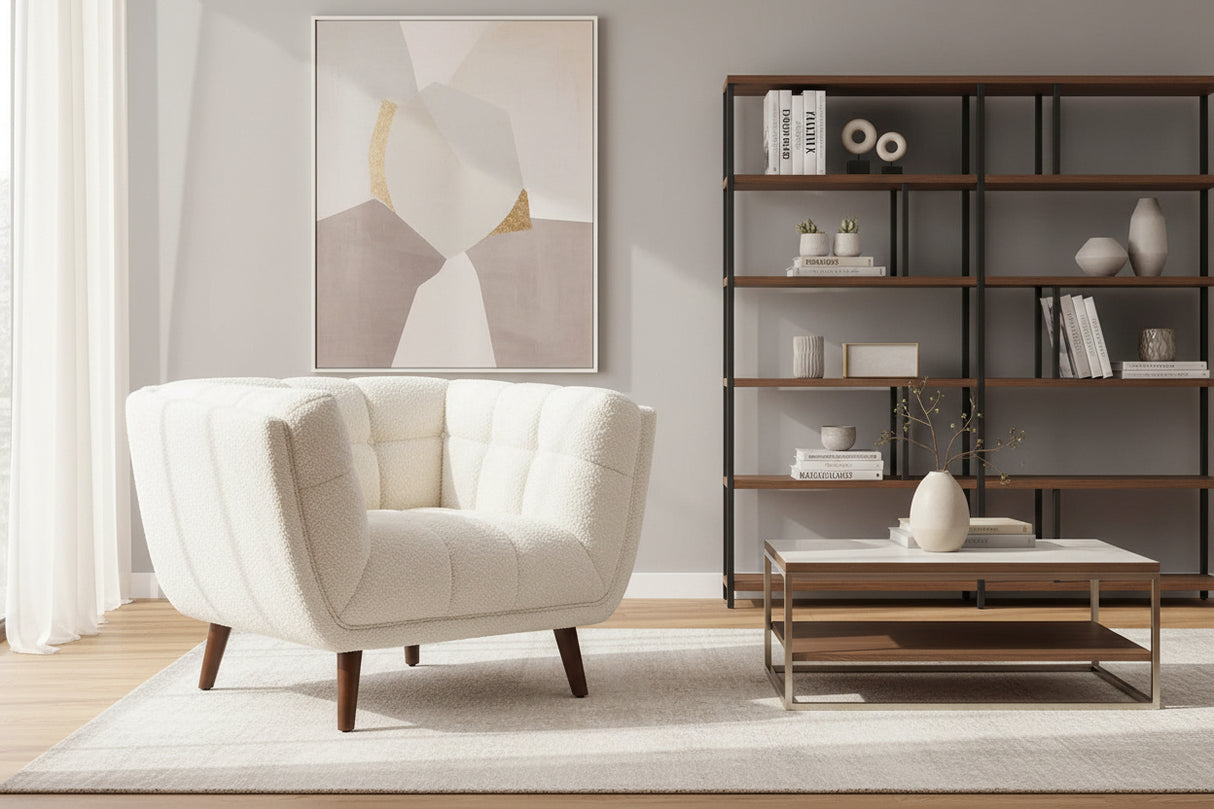 Fauteuil bouclette pieds bois dans un salon contemporain 