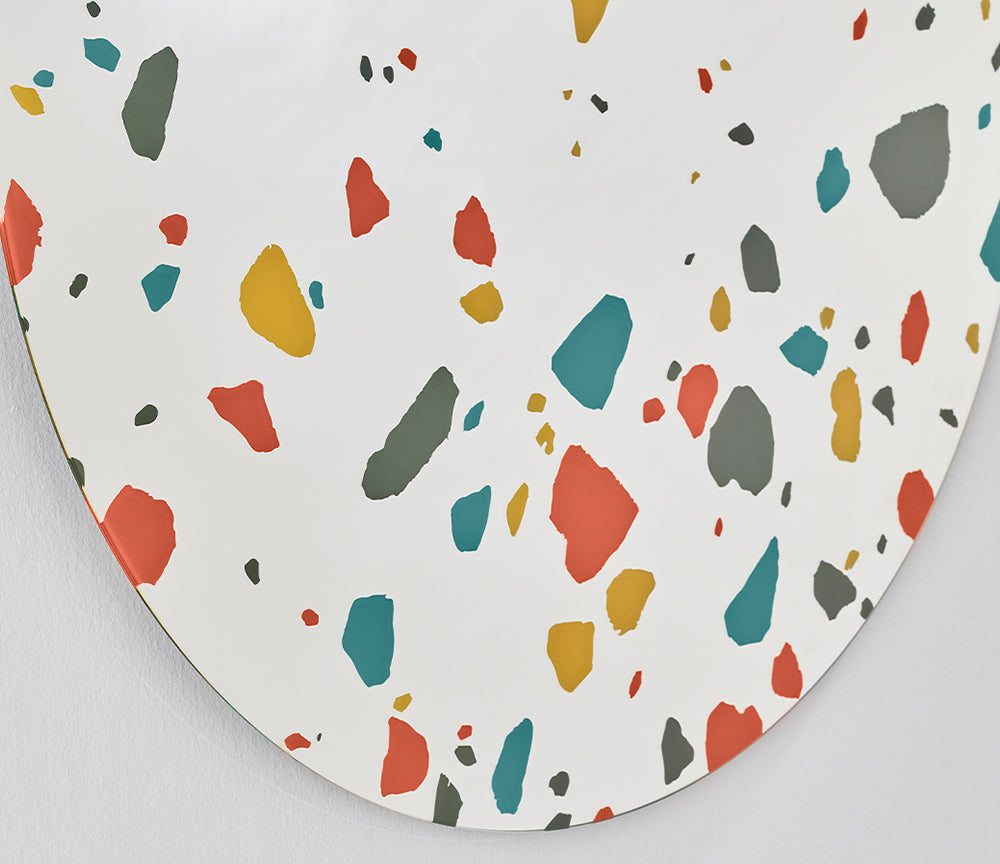 Grand miroir rond terrazzo – vue en situation salon