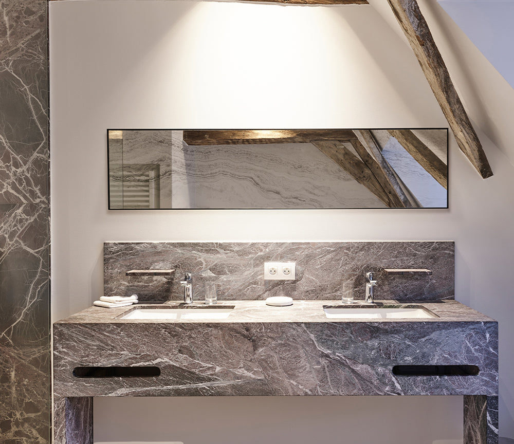 Miroir mural Travertin – vue en situation couloir