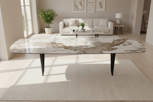 Auguste table céramique marbre brillant – vue en showroom Souffle d'Intérieur, finition Doro