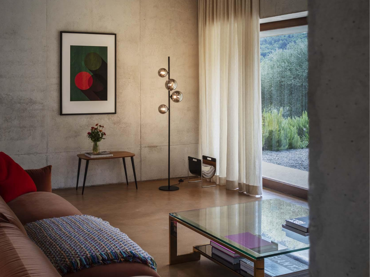Lampadaire design noir Corollan – vue de face, boules verre fumé
