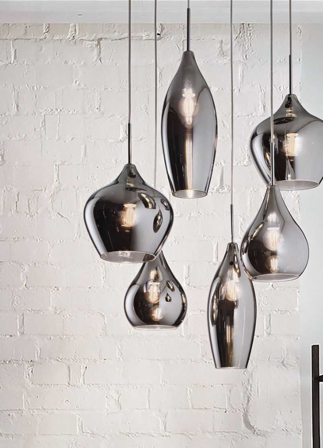 Lustre moderne Sofia en situation – salon – verre soufflé fumé