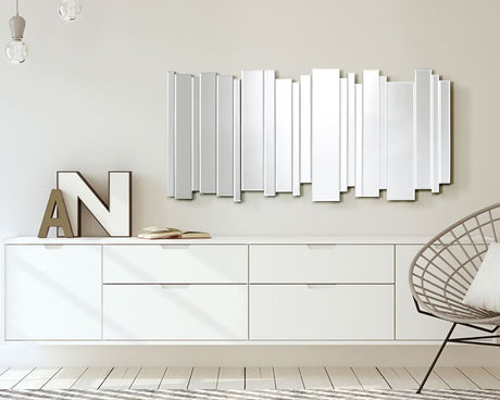 Miroir contemporain Esca en situation – salon – argenté sans cadre