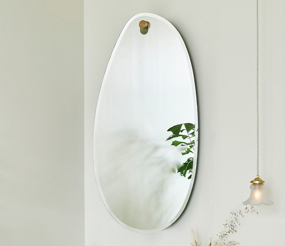 Miroir organique cadre argenté suspension chêne Globo Lago 69x122 cm – vue de face