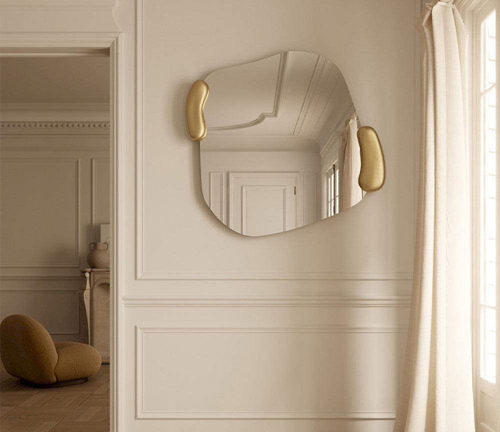 Miroir organique contour doré sculpté Calco 108x116 cm – vue de face